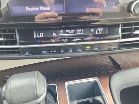 Used 2023 Toyota Sienna XLE AWD/4WD image 19