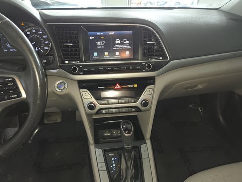 Used 2017 Hyundai Elantra Limited FWD image 30