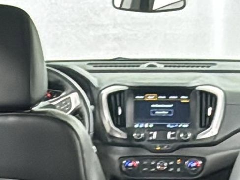 Used 2024 GMC Terrain SLT image 17
