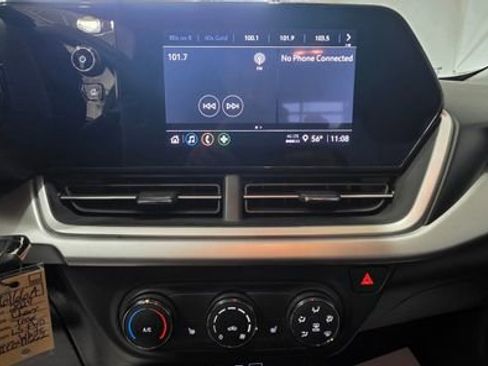 Used 2024 Chevrolet Trax LS w/ LS Convenience Package image 17