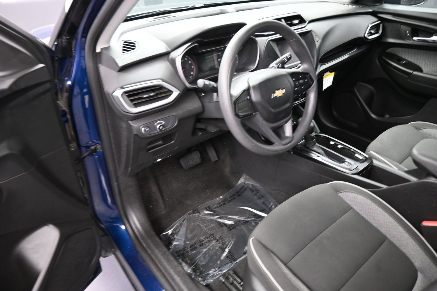 Used 2023 Chevrolet TrailBlazer LS FWD image 12