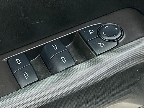 Used 2024 Chevrolet Colorado W/T image 18