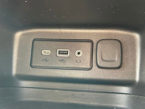 Used 2024 Chevrolet Equinox LT FWD image 25