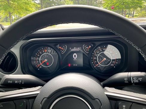 New 2026 Jeep Gladiator Sport AWD/4WD image 11