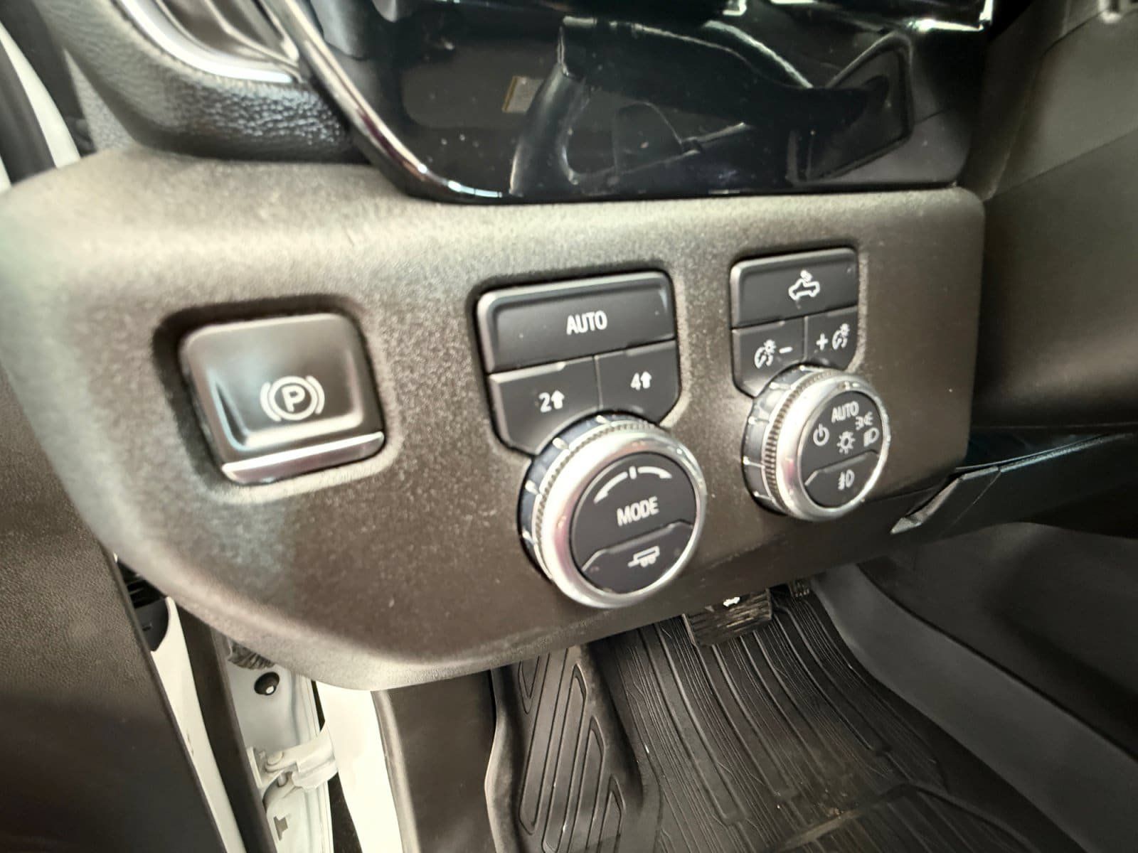 Used 2024 GMC Sierra 1500 Elevation w/ LPO, Elevation Black Package AWD/4WD image 23