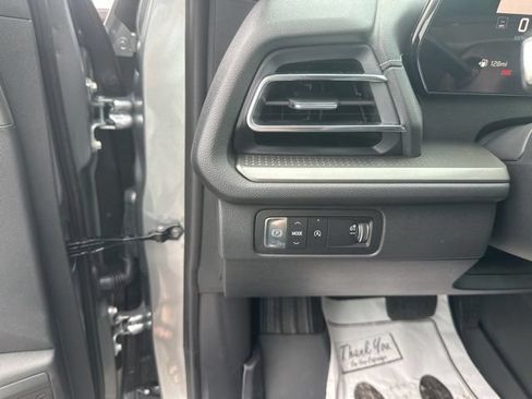 New 2026 Chevrolet Traverse LT w/ Midnight/Sport Edition FWD image 18