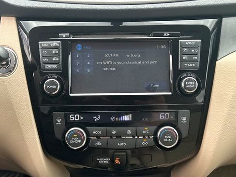 Used 2015 Nissan Rogue SV w/ SV Premium Package image 19