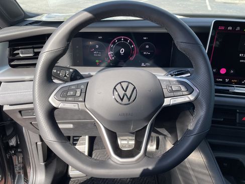 New 2026 Volkswagen Tiguan SE R-Line FWD image 18