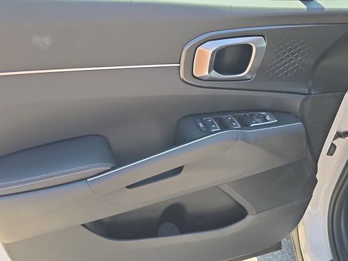 New 2026 Kia Sorento LX FWD image 17