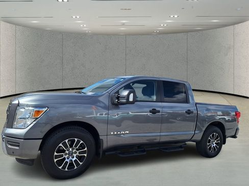 Used 2024 Nissan Titan SV w/ SV Convenience Package image 1