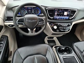 Used 2024 Chrysler Pacifica Touring-L FWD video 2