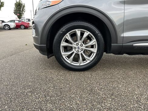 Used 2024 Ford Explorer XLT w/ Equipment Group 202A AWD/4WD image 30