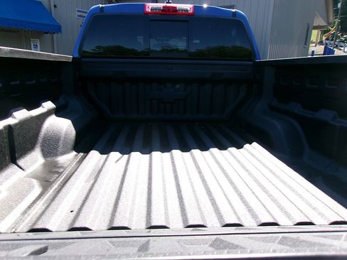 Used 2025 Chevrolet Colorado Trail Boss AWD/4WD image 12