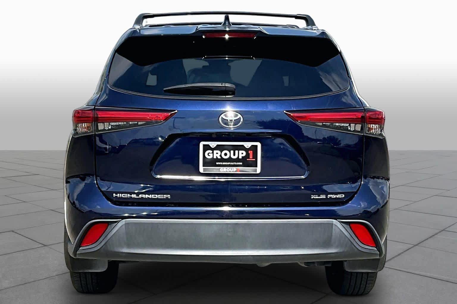 Used 2021 Toyota Highlander XLE AWD/4WD image 5