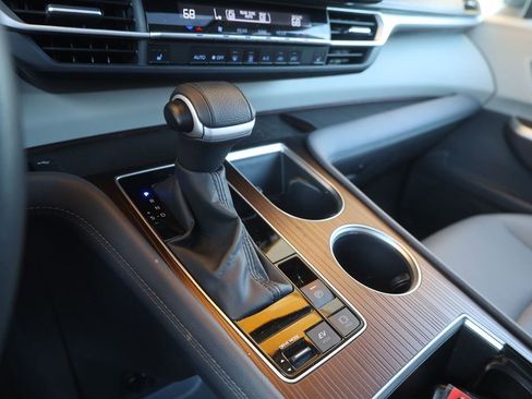 Used 2024 Toyota Sienna XLE image 31