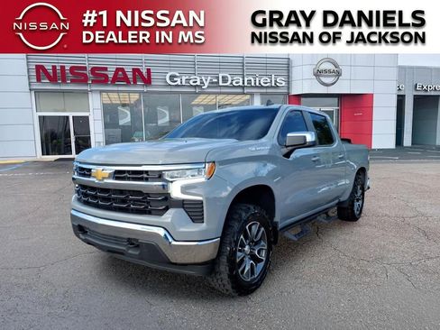 Used 2024 Chevrolet Silverado 1500 LT AWD/4WD image 3