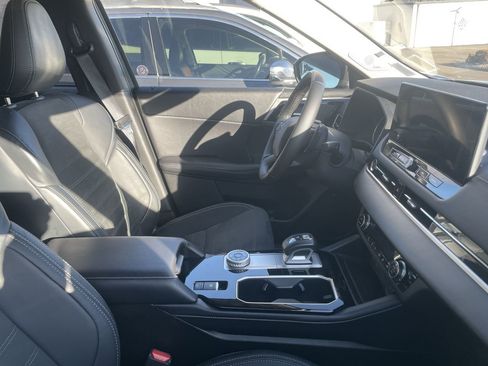 Used 2025 Mitsubishi Outlander Trail Edition image 4