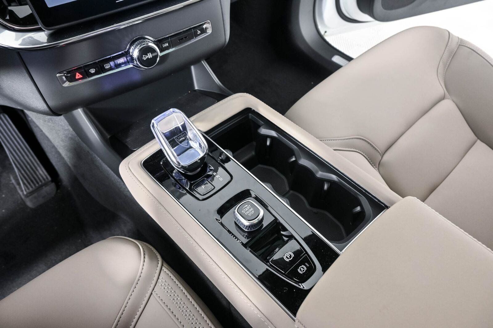 New 2026 Volvo XC90 T8 Core w/ Protection Package Premier AWD/4WD image 15
