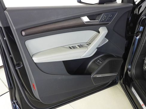 Used 2024 Audi Q5 e Premium Plus w/ Premium Plus Package image 11