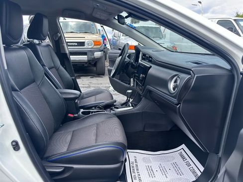 Used 2018 Toyota Corolla SE w/ Carpet Mat Package (TMS) FWD image 12