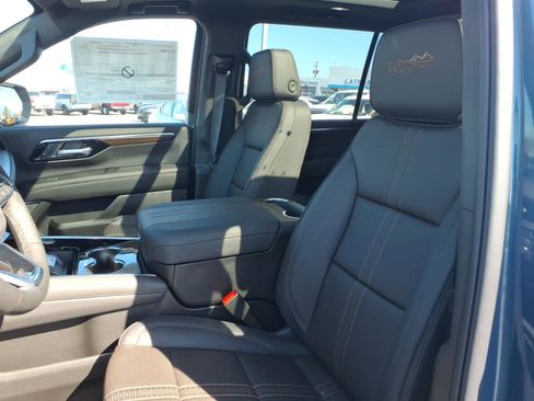 New 2026 Chevrolet Suburban High Country AWD/4WD image 4