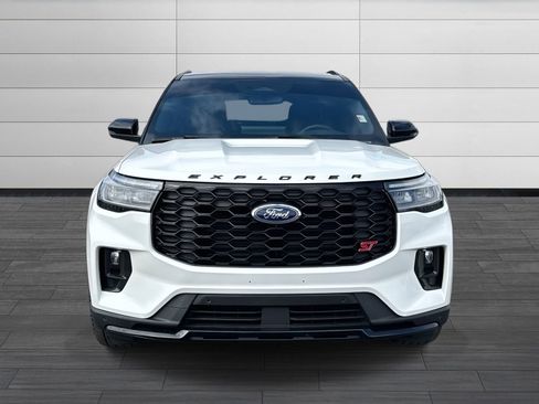 Used 2025 Ford Explorer ST image 9