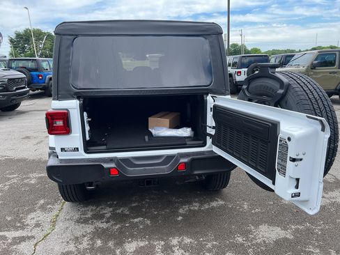 New 2025 Jeep Wrangler Sahara image 17