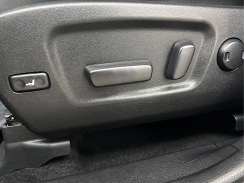 Used 2018 Toyota Highlander XLE image 25