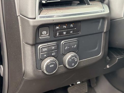 Used 2025 Chevrolet Suburban LS AWD/4WD image 24