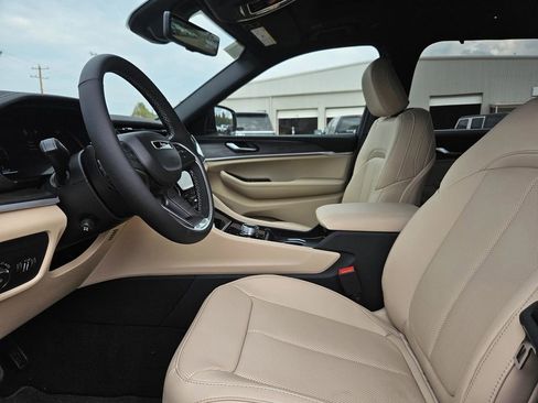 New 2025 Jeep Grand Cherokee L Limited w/ Luxury Tech Group II RWD image 13