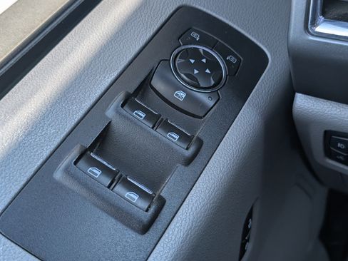 Used 2016 Ford F150 XLT RWD image 13
