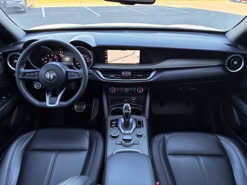 Used 2023 Alfa Romeo Stelvio Ti image 2