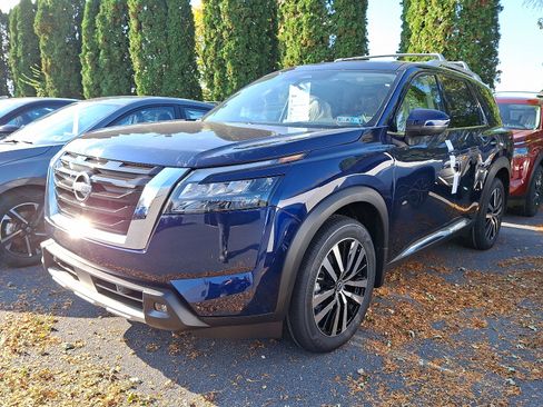 New 2025 Nissan Pathfinder Platinum w/ Cargo Package image 3