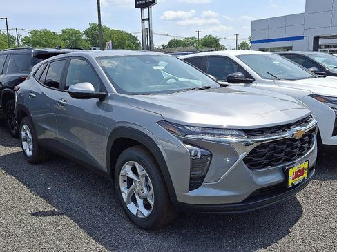 New 2026 Chevrolet Trax LS w/ LS Convenience Package image 2