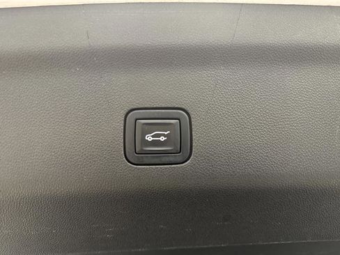 Used 2021 GMC Yukon XL Denali image 16