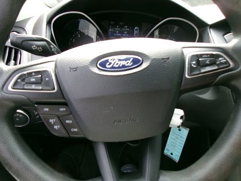 Used 2018 Ford Focus SE FWD image 13