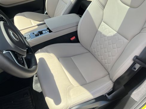 New 2026 Volvo XC90 B6 Plus w/ Protection Package Premier AWD/4WD image 25