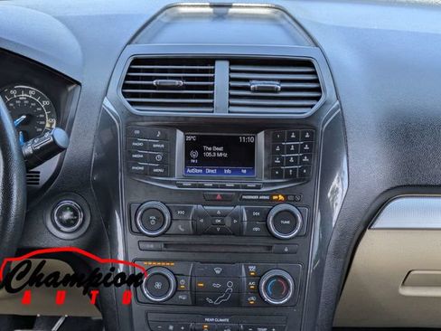 Used 2017 Ford Explorer XLT FWD image 22