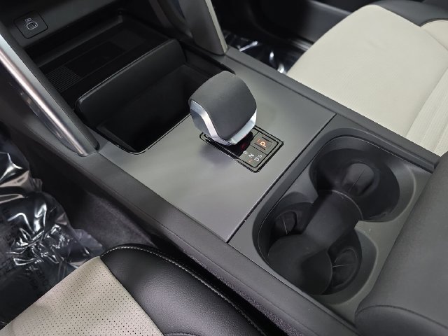 Used 2026 Land Rover Discovery Sport Landmark AWD/4WD image 25