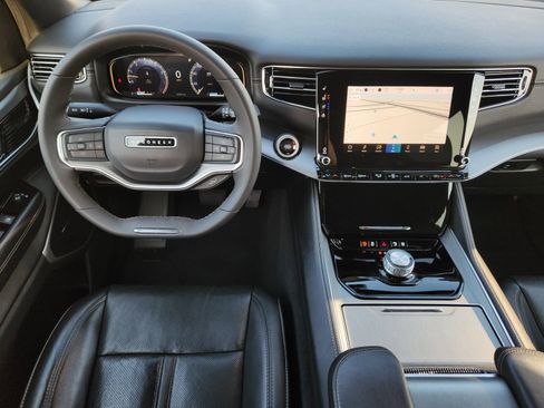 Used 2023 Jeep Wagoneer 2WD image 35