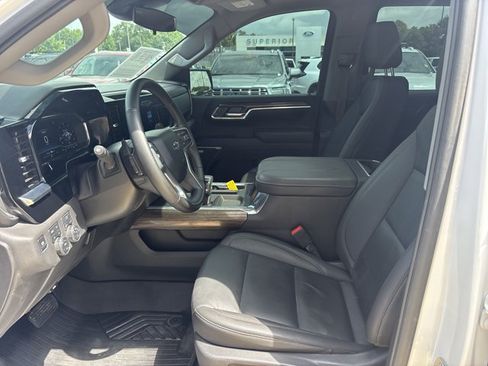 Used 2025 Chevrolet Silverado 1500 LT Trail Boss w/ Convenience Package II AWD/4WD image 17
