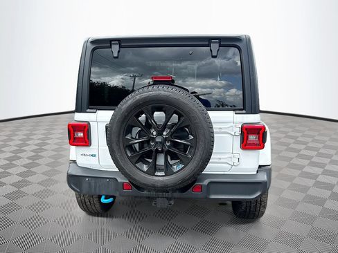 Used 2023 Jeep Wrangler Unlimited Sahara w/ Cold Weather Group AWD/4WD image 7