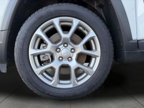 Used 2023 Jeep Compass Latitude w/ Mopar Graphics Package AWD/4WD image 4