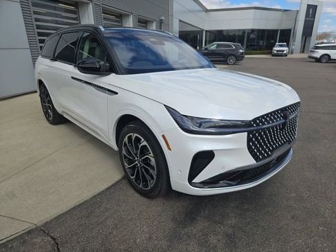 Used 2024 Lincoln Nautilus Reserve image 12