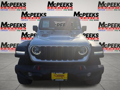 Used 2024 Jeep Wrangler Unlimited Rubicon AWD/4WD image 8
