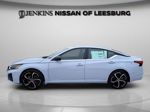 New 2025 Nissan Altima 2.5 SR w/ SR Premium Package FWD image 7