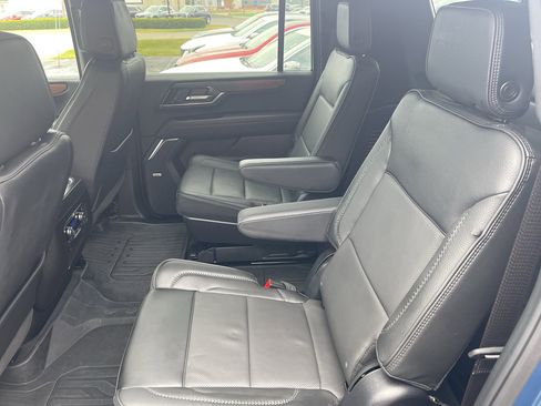 Used 2025 GMC Yukon XL Denali w/ LPO, Floor Liner Package image 29