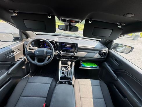 Used 2025 Chevrolet Colorado Trail Boss image 50