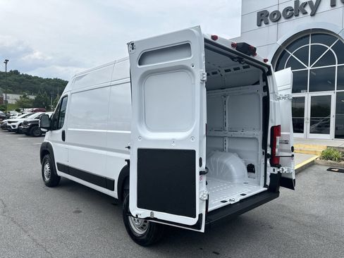 New 2024 RAM ProMaster 2500 w/ Convenience Group image 16