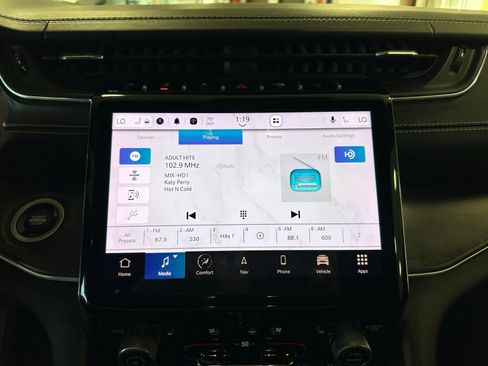 Used 2021 Jeep Grand Cherokee L Overland w/ Luxury Tech Group IV image 25